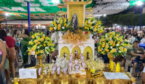 Bolo em homenagem aos romeiros vítimas de um acidente após participação na romaria de Nossa Senhora das Candeias, em Juazeiro do Norte.