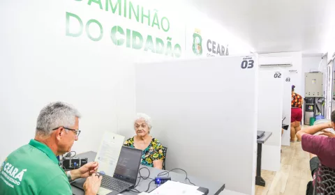 ATENDIMENTO NO CAMINHÃO DO CIDADÃO.
