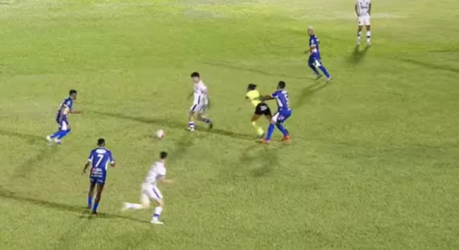 Lance polêmico ocorreu aos 49 minutos do segundo tempo