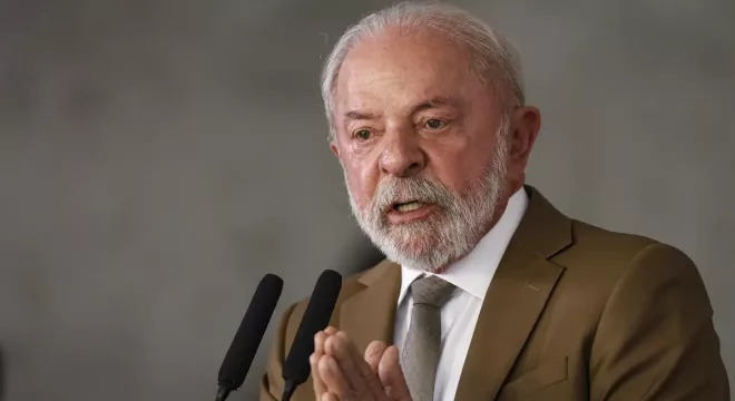 Lula assina decreto que zera impostos federais e concede subvenção ao diesel
