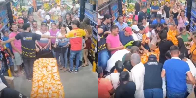 Dezenas de pessoas se aglomeram e disputam o estoque de miojo, que se esgota em poucos minutos em Campos Sales