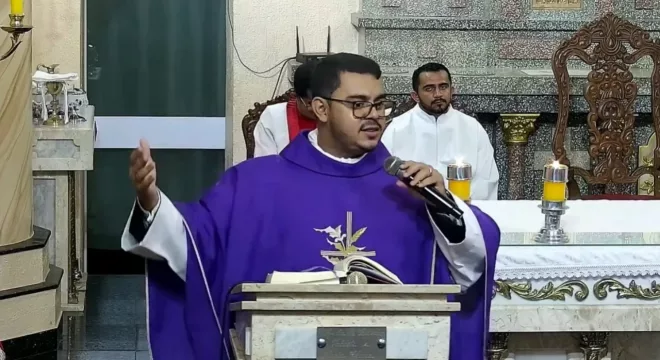 padre Cícero da Silva, vigário da Paróquia de São Raimundo Nonato, em Várzea Alegre