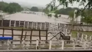 Imagens que circulam nas redes sociais mostram a pista totalmente alagada, mais parecendo um “piscinão”.