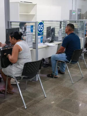 pessoas sendo atendidas no idt sine