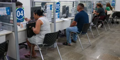 pessoas sendo atendidas no idt sine