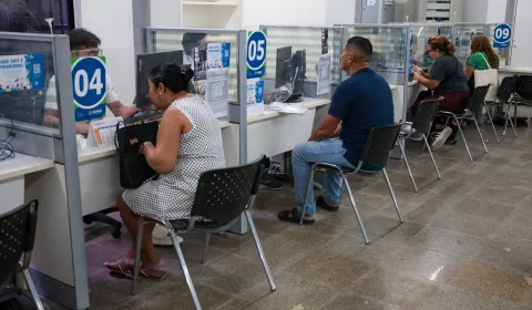 pessoas sendo atendidas no idt sine