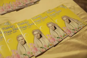 LIVRETOS DA MOSTRA POEMAS PARA MARIA EM CIMA DE UMA MESA