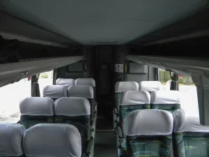 imagem interna de um onibus rodoviário. “Itapemirim bus interior” por Timon91, CC BY-NC-SA 2.0