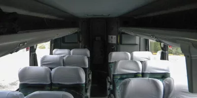 imagem interna de um onibus rodoviário. “Itapemirim bus interior” por Timon91, CC BY-NC-SA 2.0