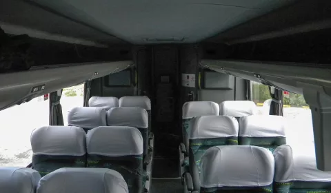 imagem interna de um onibus rodoviário. “Itapemirim bus interior” por Timon91, CC BY-NC-SA 2.0