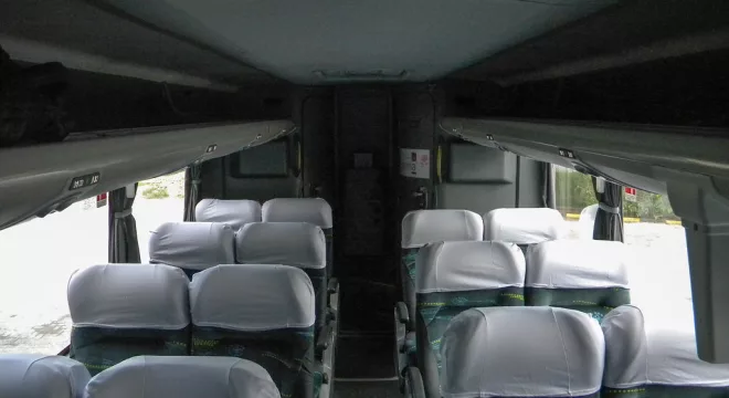 imagem interna de um onibus rodoviário. “Itapemirim bus interior” por Timon91, CC BY-NC-SA 2.0