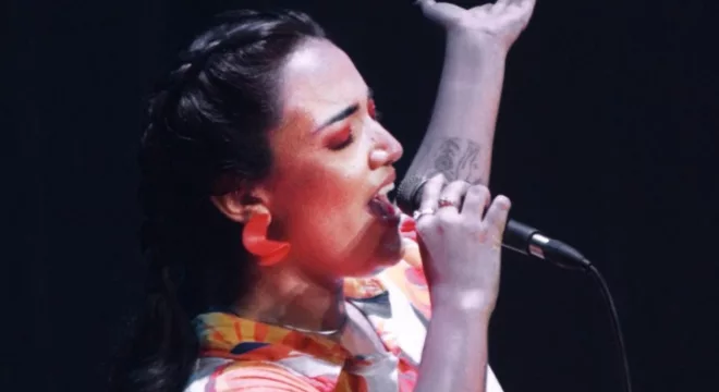 Filha de Belchior apresenta show em homenagem ao cantor nesta quinta-feira (9), em Juazeiro do Norte