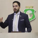 Davi de Raimundão em plenário na Alece