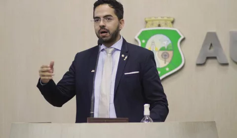 Davi de Raimundão em plenário na Alece