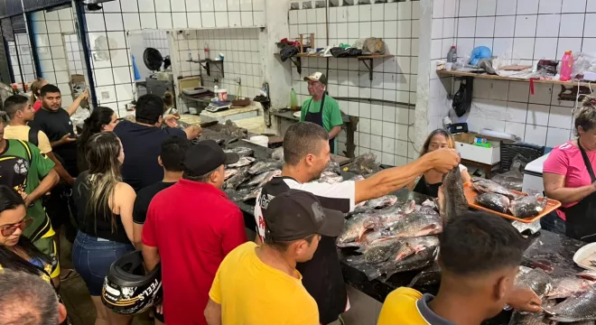 movimento no mercado do peixe, em juazeiro do norte