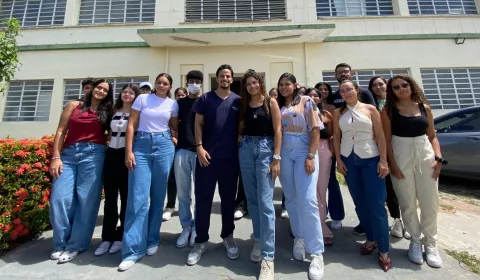 Entre as principais queixas estão a carência de professores efetivos e falta de infraestrutura de laboratórios e biblioteca.