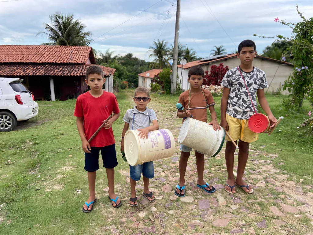 crianças da banda cabaçal em barbalha