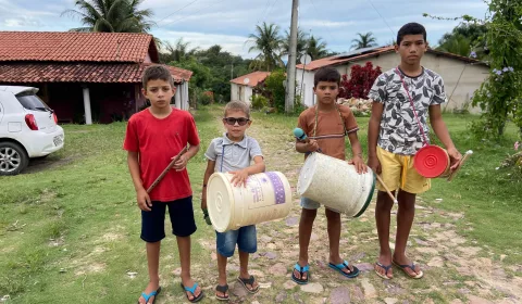 crianças da banda cabaçal em barbalha
