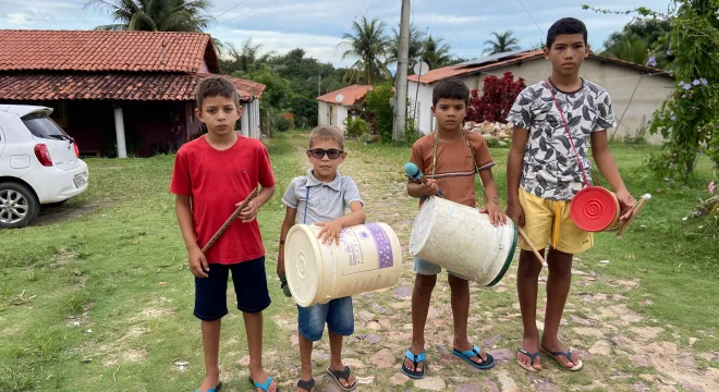 crianças da banda cabaçal em barbalha