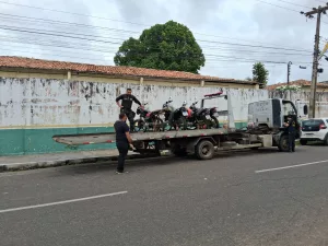 agentes do demutran de juazeiro do norte durante blitz