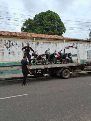 agentes do demutran de juazeiro do norte durante blitz