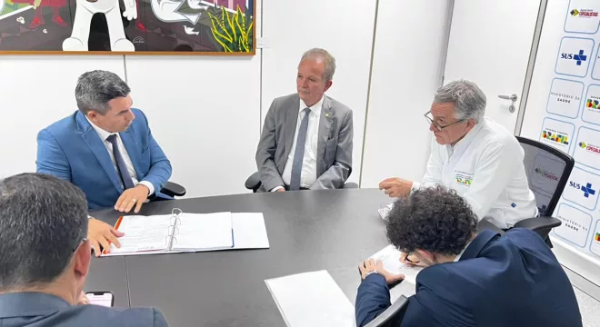 Prefeito de Potengi se reúne com ministro da Saúde em Brasília para tratar de reajuste do teto do MAC