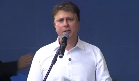 Camilo Santana se emocionou ao anunciar sua saída do comando do Ministério da Educação (MEC) | Foto: Reprodução/ TV gov