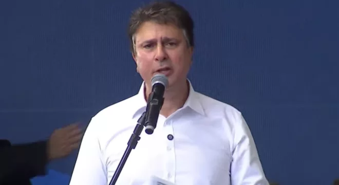 Camilo Santana se emocionou ao anunciar sua saída do comando do Ministério da Educação (MEC) | Foto: Reprodução/ TV gov