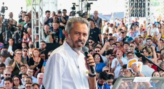 Elmano discursa em inauguração do bloco de alojamento estudantil do ITA | Foto: Reprodução/ Facebook